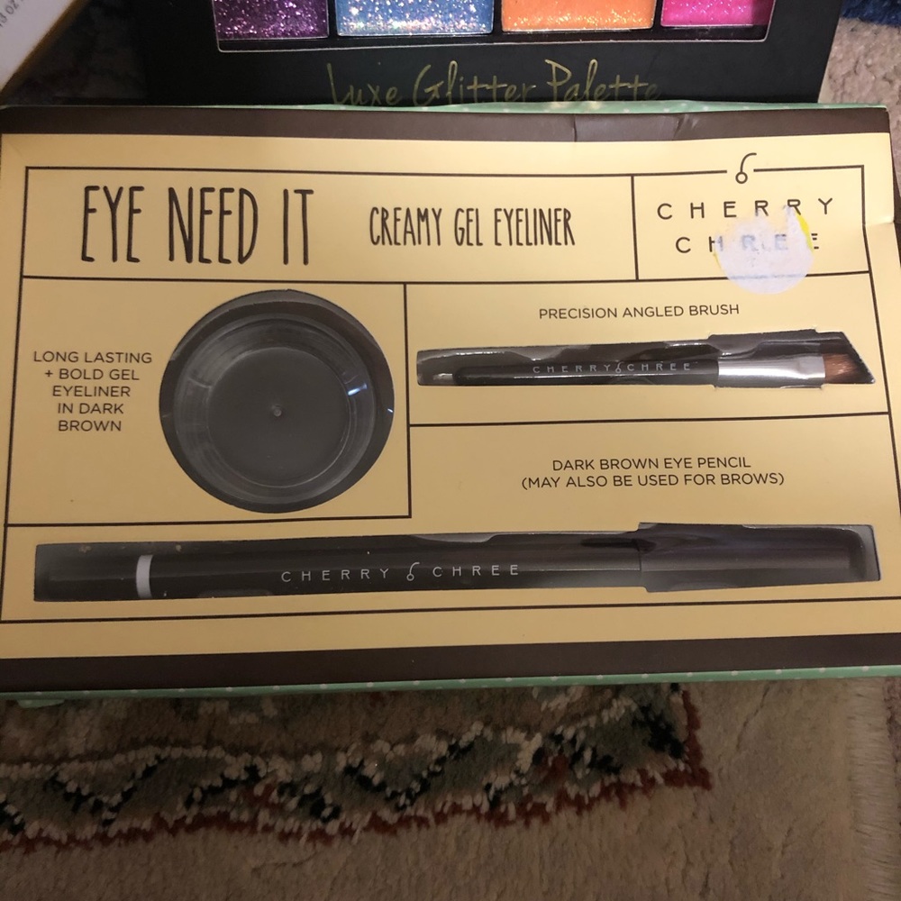 Make up - Picture 2 of 5